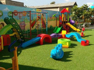 Cung cấp thảm cỏ nhựa dùng trong trường mầm non