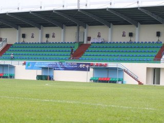 Sơn khán đài sân bóng Nam Từ Liêm